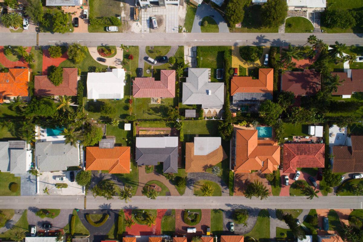 neighbourhood-houses-street-overhead-aerial-view-1800-sm Aerial view of a residential neighbourhood with houses and trees lining two parallel streets, ideal for a scavenger hunt.